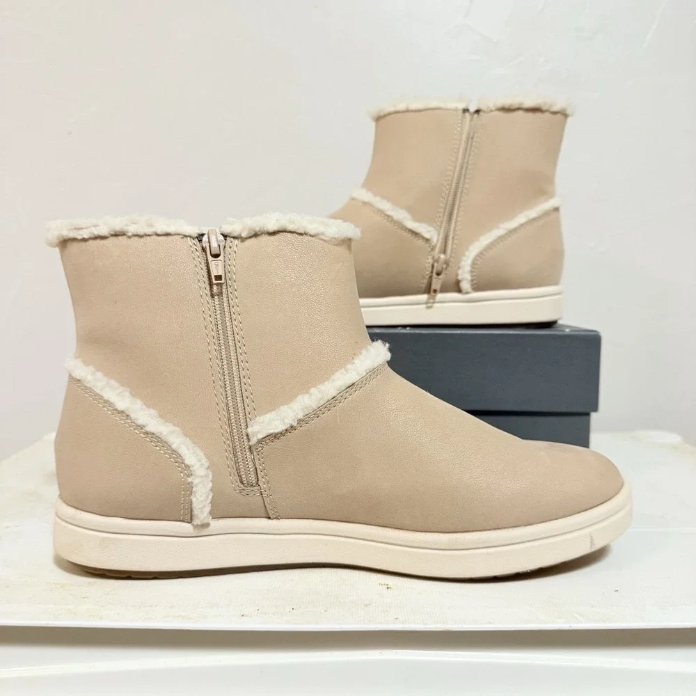 Clarks Cloudsteppers Step Glow Rose Faux Fur Ankle Boots Sand Size 8 M‎ A387152